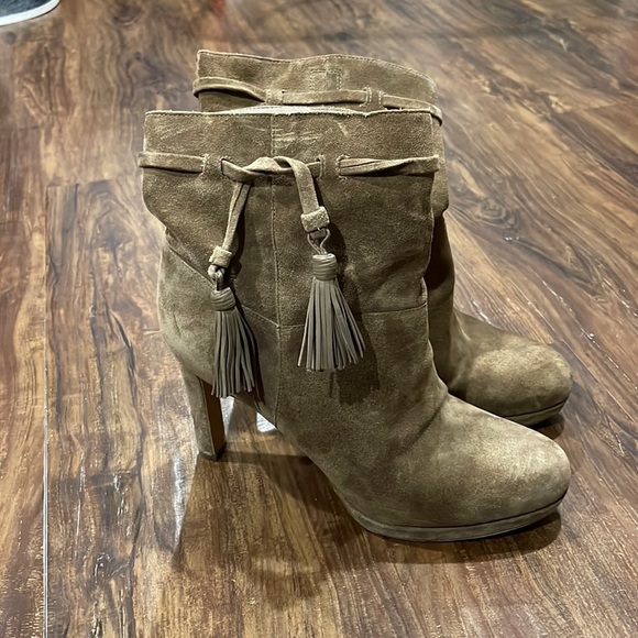 Via Spiga Shoes - Via Spiga platform ankle booties - sz9
